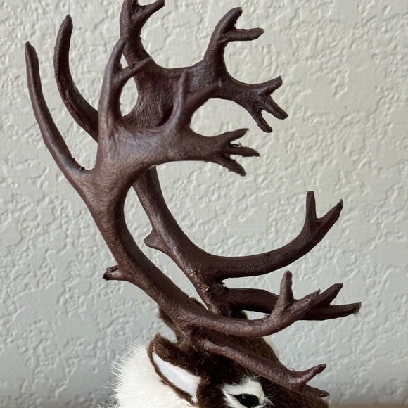 Byers’ Choice Reindeer Figurine | Handcrafted Christmas Holiday Decor - Picture 3 of 6